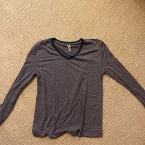 Long sleeve v-neck shirt